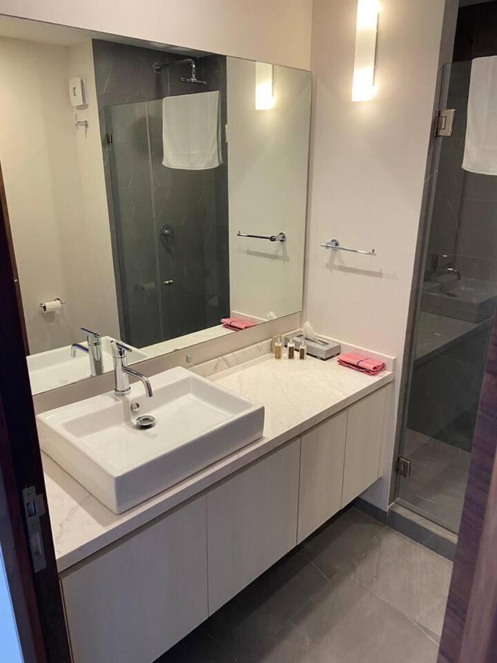 Private Rooftop, 1br Ph, 2ba, Sauna, Gym, Pool Apartamento *